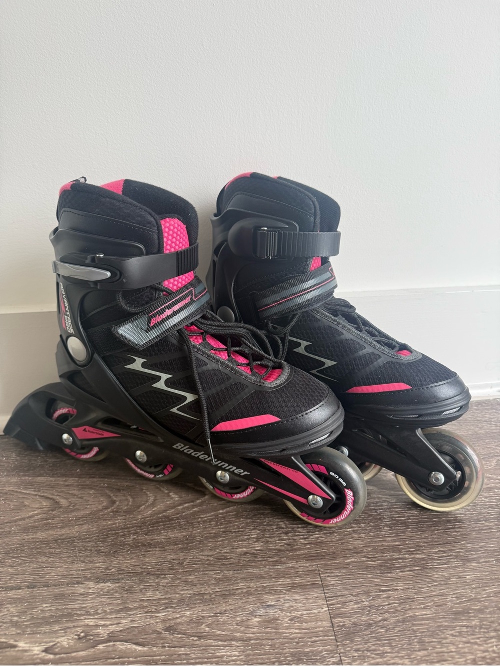 Women’s Black and Hot Pink Rollerblades - Size 8🩷
